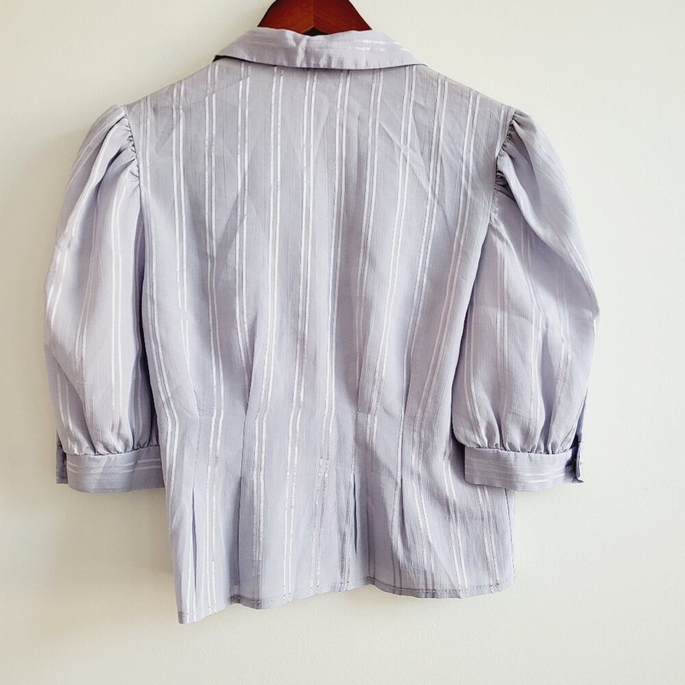 Vintage periwinkle shimmery striped collar blouse with Darts. Crop,faux pearl - Picture 6 of 6